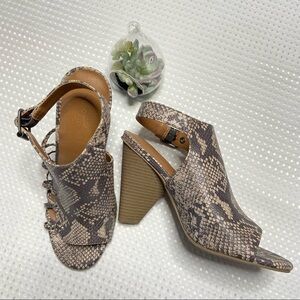 NWT UNIVERSAL THREAD - mary-Ann snake print cone heel open toe heels 7.5